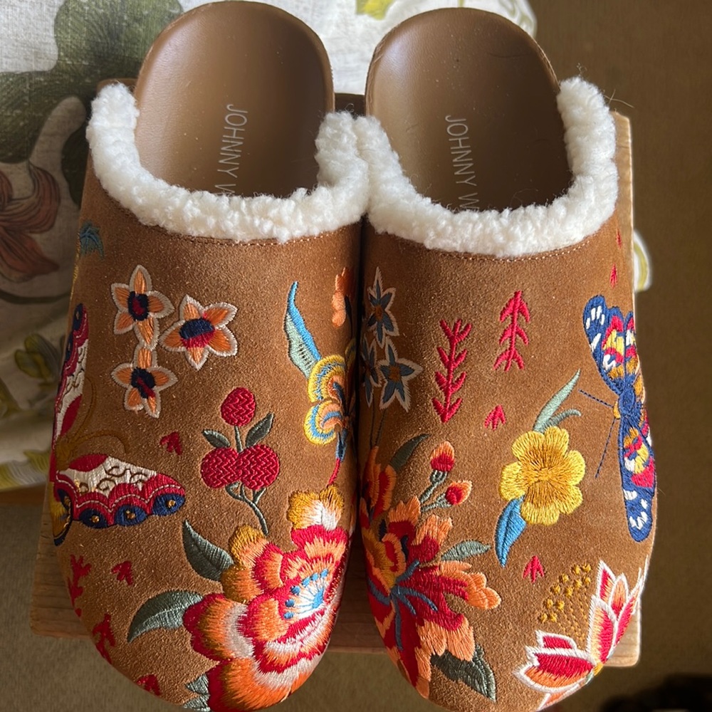 NEW Johnny Was clogs.